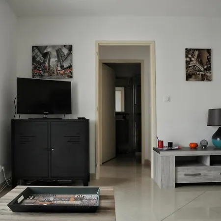 T2 Moderne Avec Terrasse A 100m De La Et Parking Securise 4 Pers Maxi Apartament *