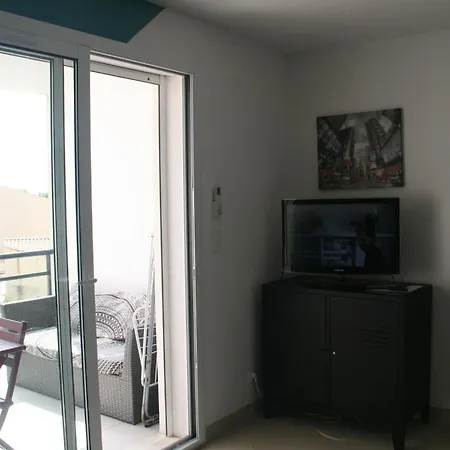 T2 Moderne Avec Terrasse A 100m De La Et Parking Securise 4 Pers Maxi Apartment