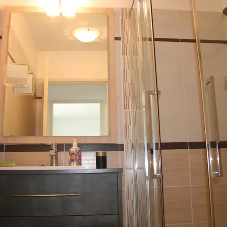 T2 Moderne Avec Terrasse A 100m De La Et Parking Securise 4 Pers Maxi